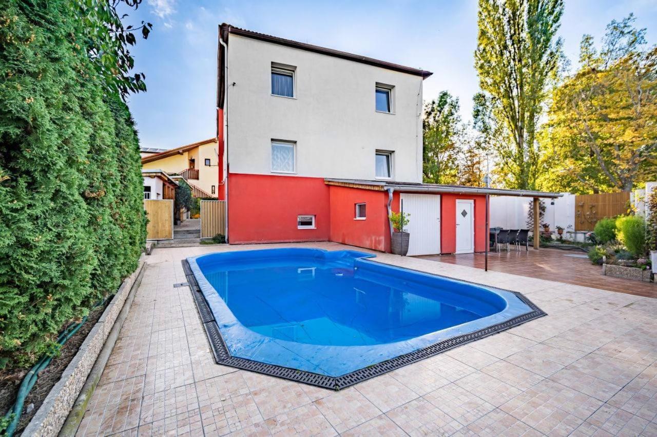 Apartmán Bajecne Ve S Bazenem A Terasou. *